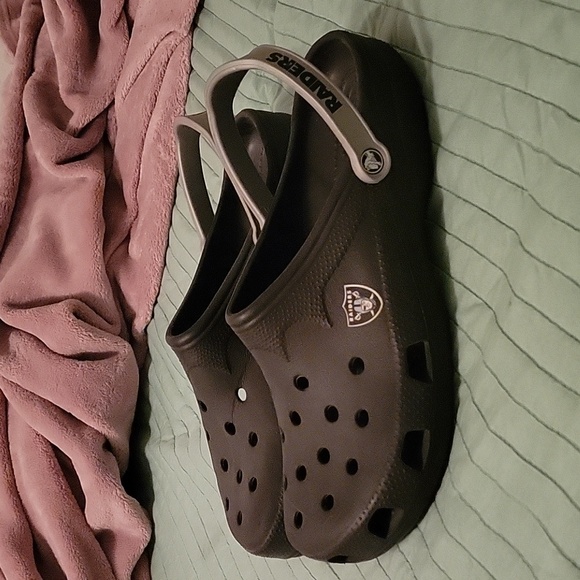 Men's NFL Raider Crocs - Picture 2 of 5